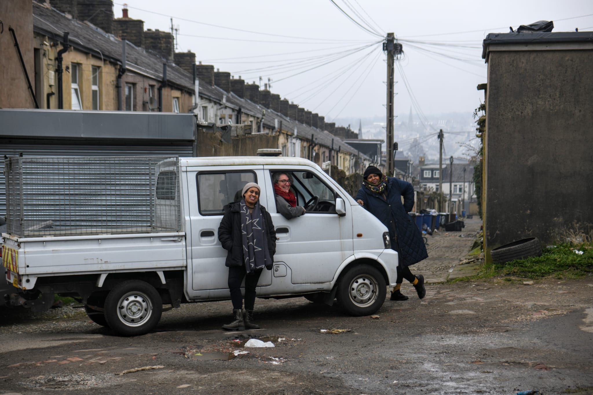 Kinsi Abdulleh, Kazi Ruksana Begum, Alana Jelinek with the tuktuk on site in Accrington